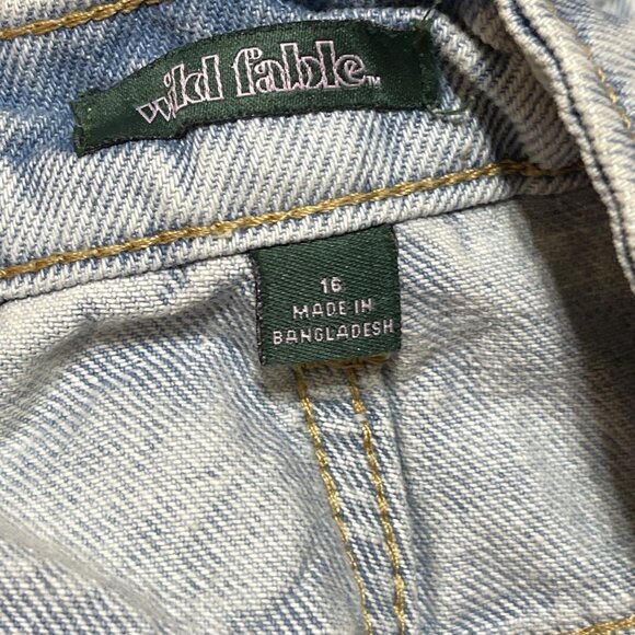 Wild Fable Denim Jean Shorts Crossover Button Fly Light Wash Size 16 Fray - Picture 5 of 7